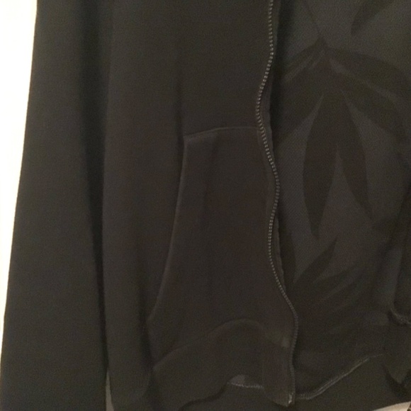 Lole black hoodie with poly printed lining - Picture 4 of 9